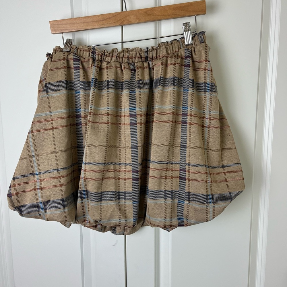 💛 NWT Tan and Blue Plaid Bubble Mini Skirt